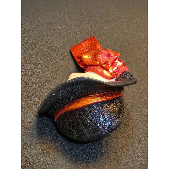 Vintage Lady Face Brooch With Black Hat & Red Scarf Hand-Painted Resin Pin Elega - Picture 4 of 6